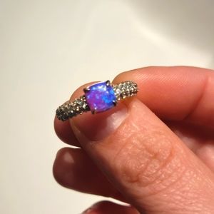 SALE ✨️.925 sterling silver Violet Fire Opal Ring size 7 msrp  $225